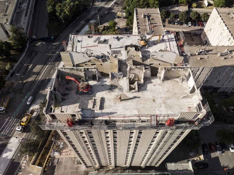 Déconstruction par écrêtage d'une tour